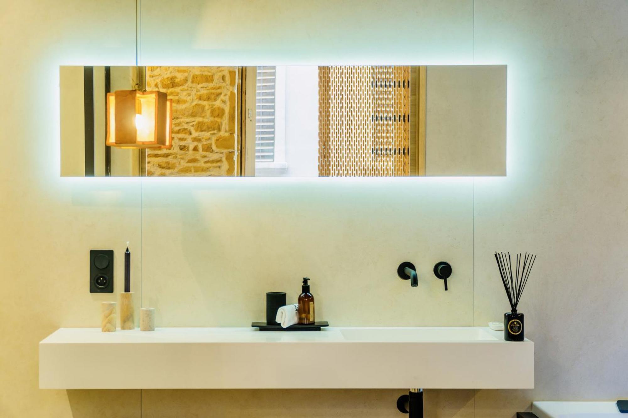 Host Inn Le Lumiere Spa & Cinema Lyon Room photo